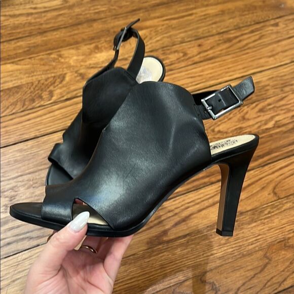 Elegant Black Heeled Sandals - Picture 2 of 5